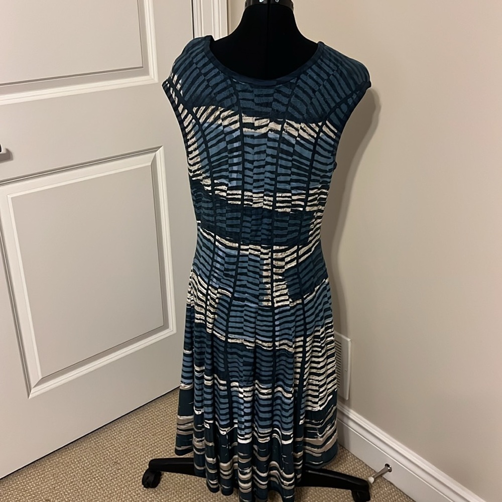 NIC+ ZOE Mesmerize Twirl Knit Dress - Picture 5 of 9